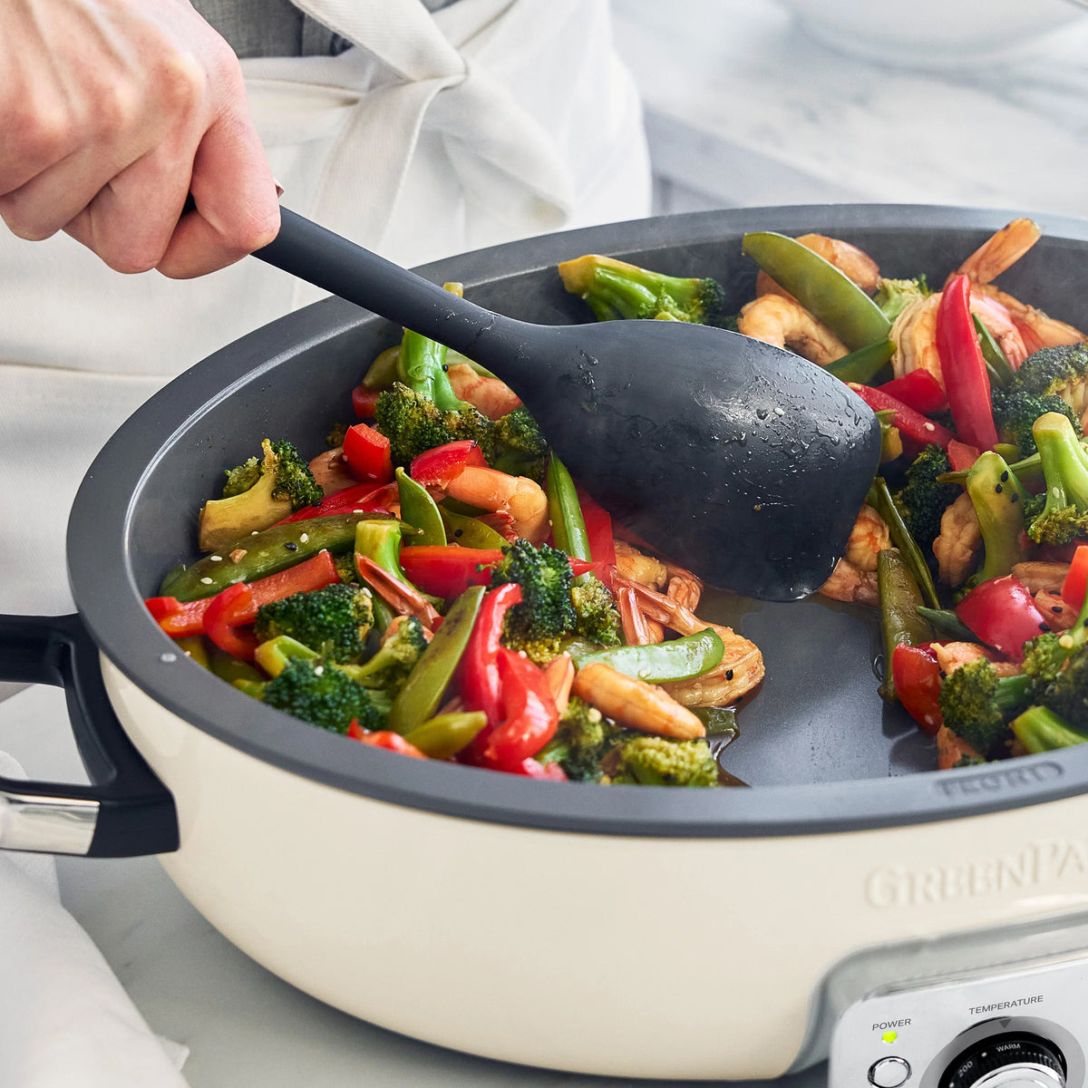 Elite 5.5-Quart Oval Electric Skillet | Cream