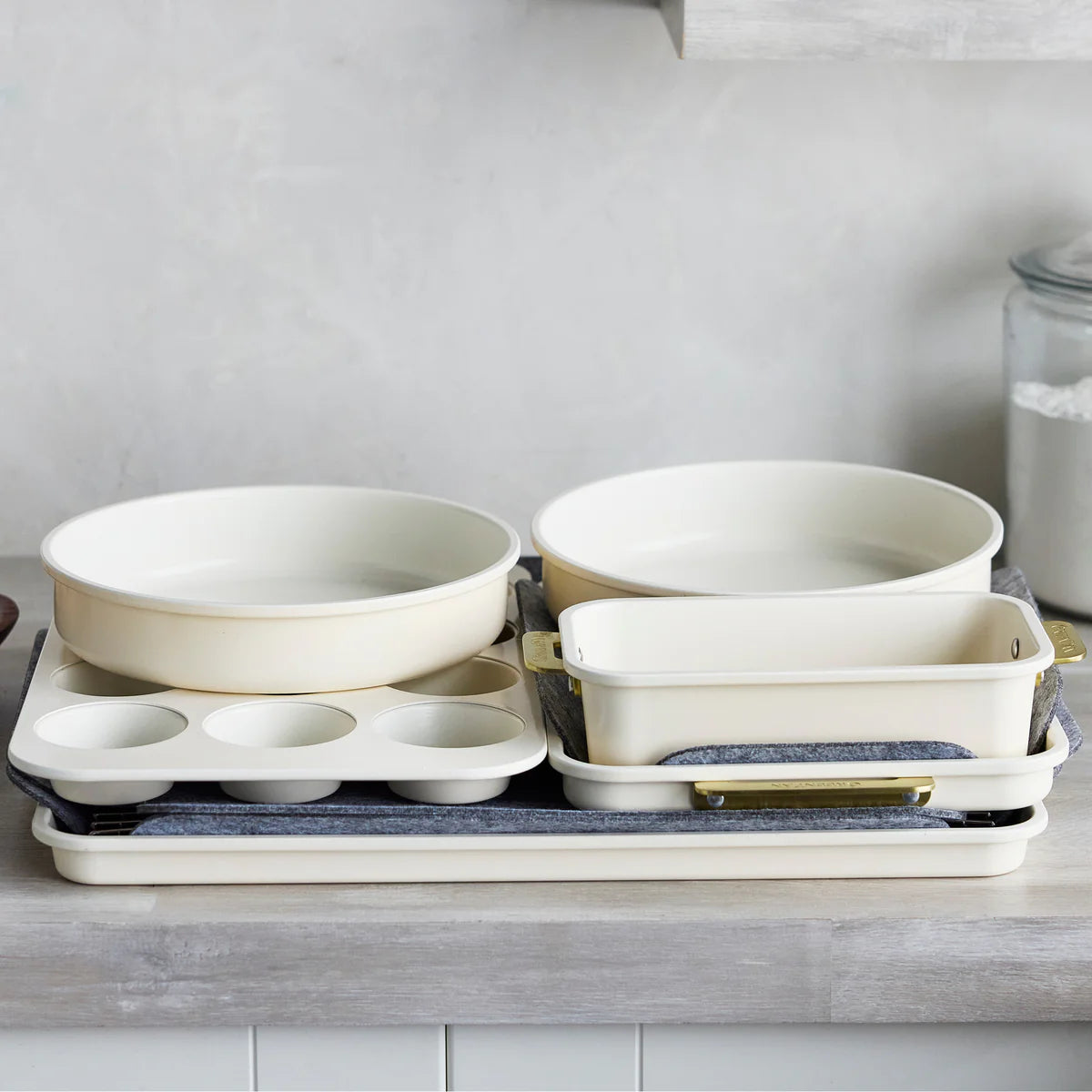 Reserve Pro 18-Piece Cookware & Bakeware Set | Cream