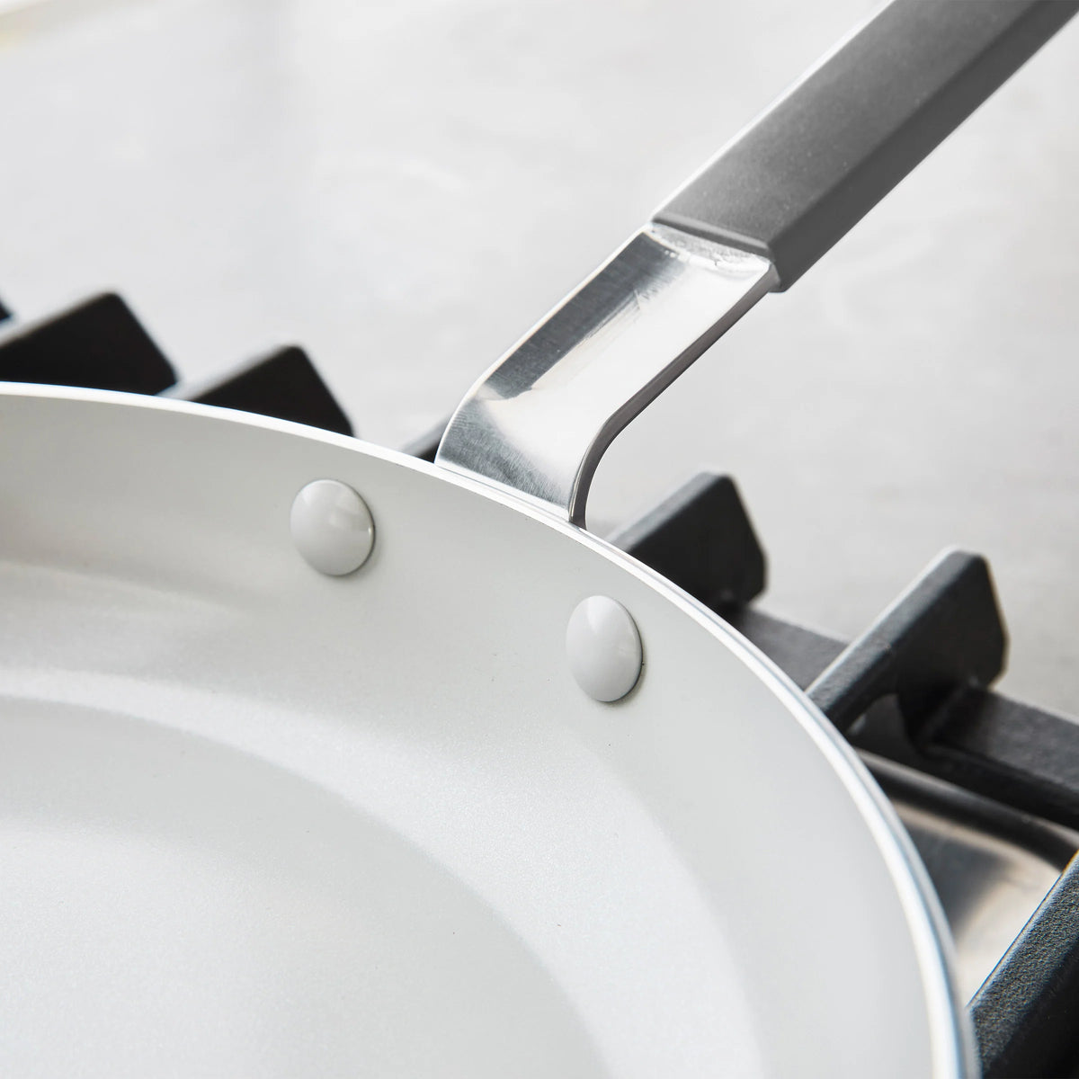 Bobby Flay by GreenPan Professional Ceramic Nonstick 10" Frypan | Graphite