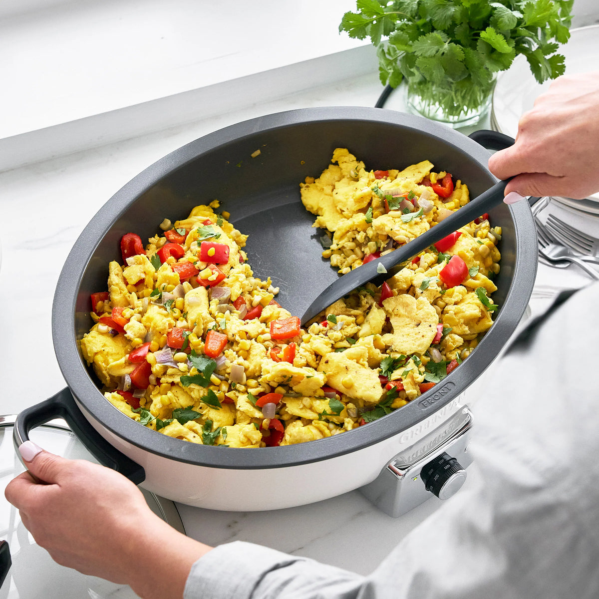 Elite 5.5-Quart Oval Electric Skillet | Cream